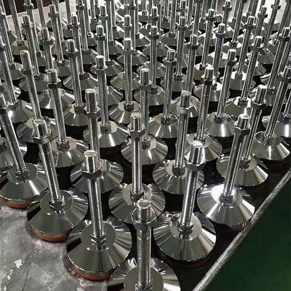 Adjustable anti vibration steel leveler