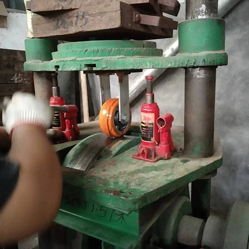 PU casters loading test PU casters loading test